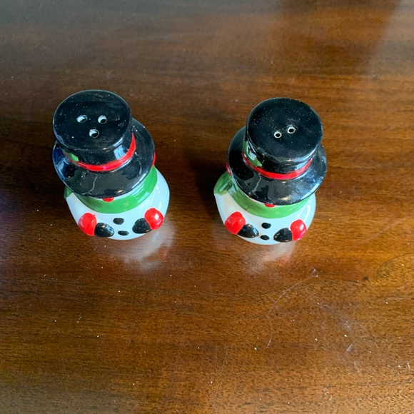Vintage snowmen salt and pepper shakers. - Picture 2 of 4
